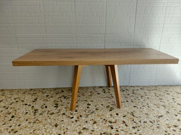 Βοηθητικό τραπέζι "Founder's Table"